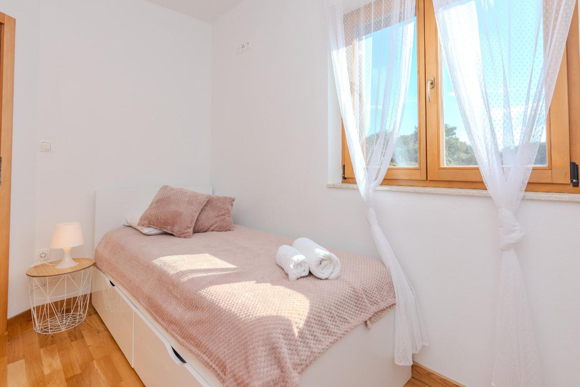 Holiday Home Lucy Pakoštane Εξωτερικό φωτογραφία