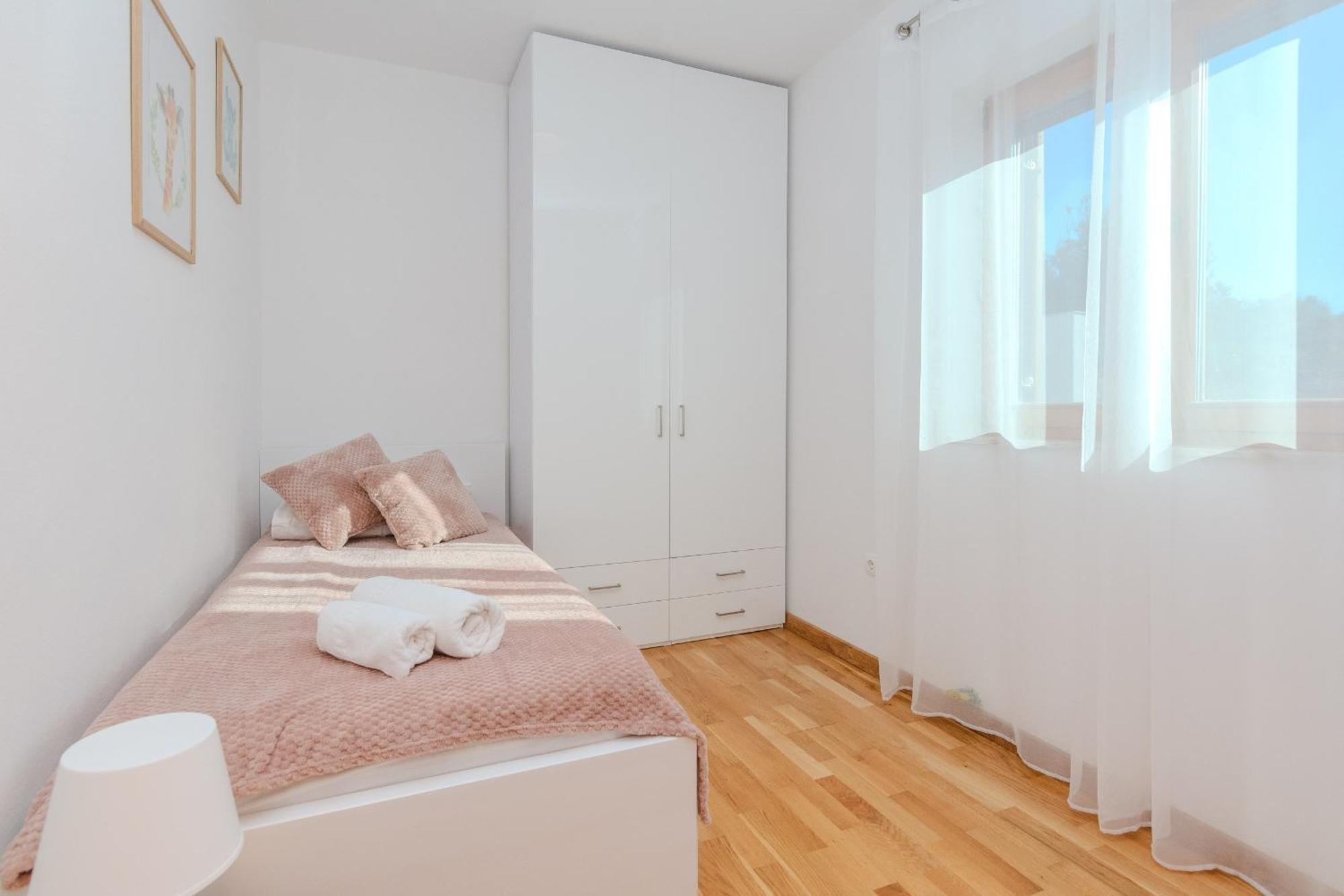 Holiday Home Lucy Pakoštane Εξωτερικό φωτογραφία